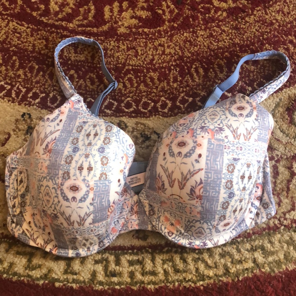 34 DD Victoria Secret Bra